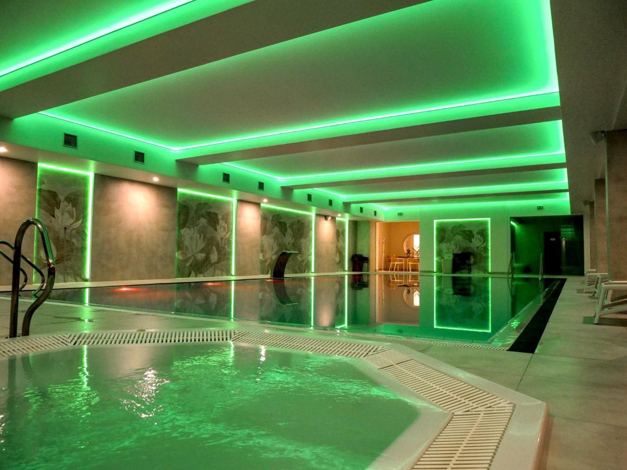 Krol Plaza Spa & Wellness ヤロスワビエツ エクステリア 写真
