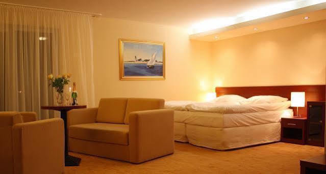 Krol Plaza Spa & Wellness ヤロスワビエツ エクステリア 写真